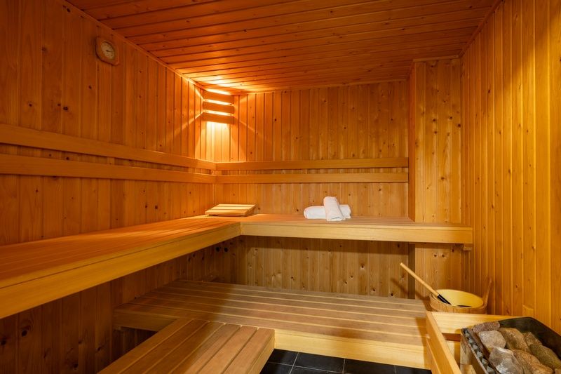 Slaapkamer in Landhuis Het Oude Dijkje, vakantiewoning De Koog, Texel, met ruime kasten en moderne voorzieningen.