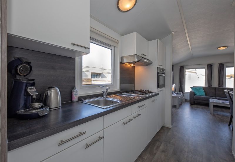 Kitchen and living space of Chalet Bregkoog 7 in De Koog, Texel with open layout and stylish furnishings.