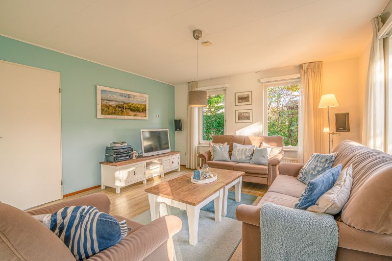 Bright sitting room in Holiday home Honeysuckle 65, De Koog, Texel, perfect for relaxation.