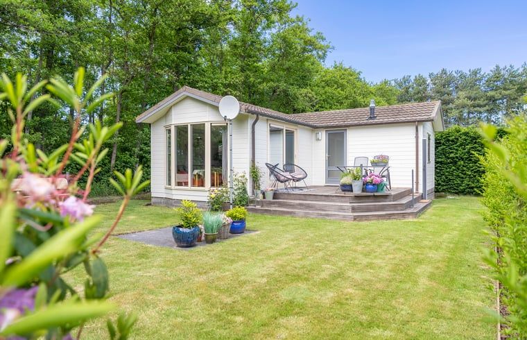 Vacation cottage in De Koog with charming terrace and green garden, Texel, Wadden Islands.