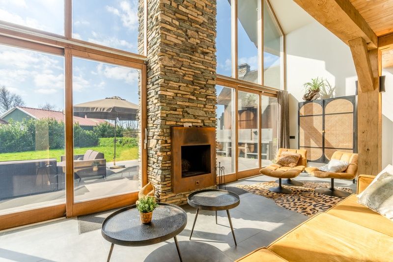 Helles Wohnzimmer in der Villa 181 mit Whirlpool, De Koog Texel, mit moderner Einrichtung.