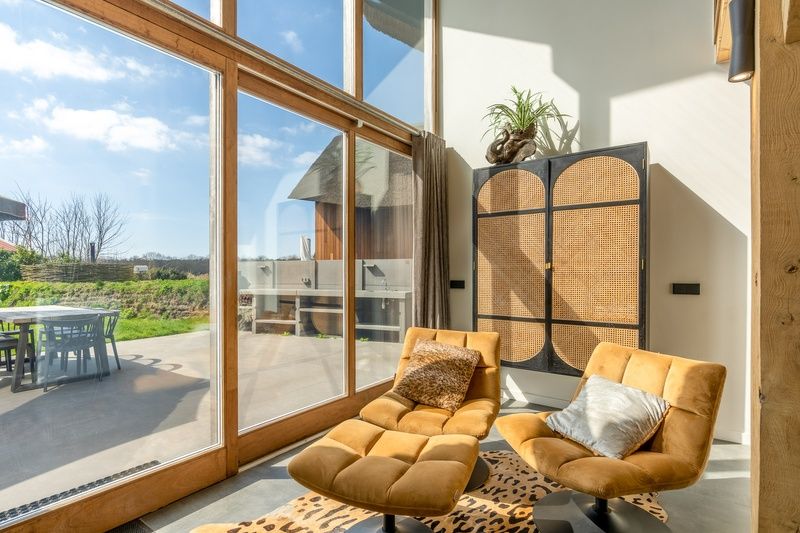 Bequeme Liegestuehle in der Villa 181 mit Whirlpool, De Koog Texel, mit Gartenblick.