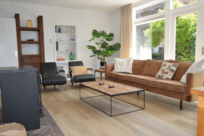 Modern sitting area in Plevierstraat 24 - Tuunwoal vacation home, De Koog, Texel with comfortable sofa.