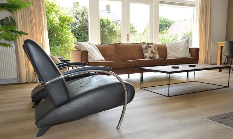 Stylish armchairs in living room of Plevierstraat 24 - Tuunwoal vacation home, De Koog, Texel.