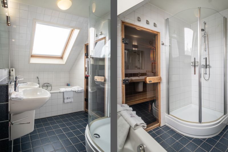 Second bathroom in Villa 6 persons with 2 bathrooms, De Koog, Texel. Luxury vacation home with modern amenities.
