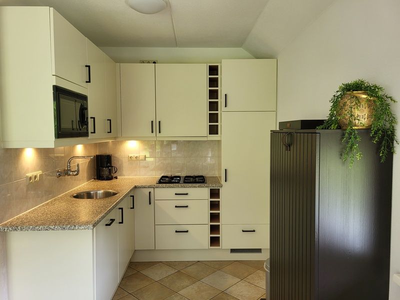 Moderne Kueche in Agter Mienterglop - Ferienhaus 5103, De Koog, Texel mit allen Annehmlichkeiten.