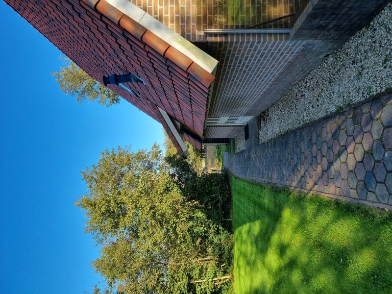 Zufahrtsweg zu Agter Mienterglop - Ferienhaus 5103, De Koog, Texel im Gruenen.