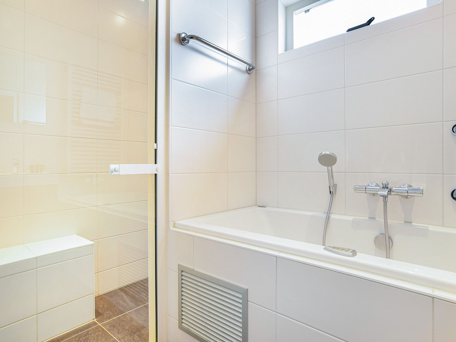 Guest house 0102503 - Bungalow Texel - Beach Park Texel | 6-persoons villa | 6L1