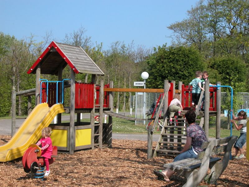 Playground near Bungalow Oud Vredelust 85, De Koog, Texel for children.