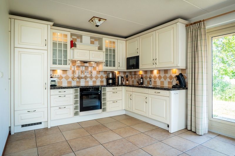 Moderne Kueche in Villa mit Wintergarten, De Koog, Texel, komplett ausgestattet fuer einen komfortablen Aufenthalt.