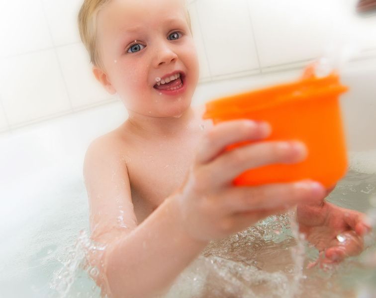 Child enjoys bath time in Villa 7 vacation home in De Koog Texel on the Wadden Islands.