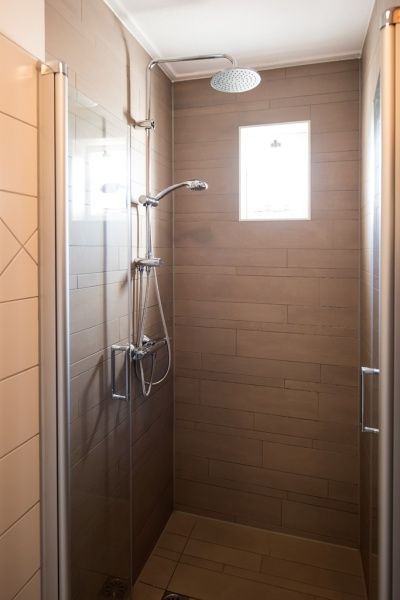 Modern walk-in shower in Villa 7 vacation home in De Koog Texel for ultimate comfort.