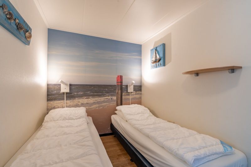 Das strandbezogene Schlafzimmer im Appartement Anna 218, De Koog, Texel fuer eine erholsame Nachtruhe.