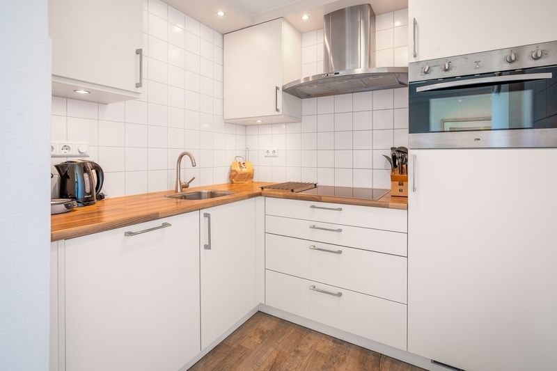 Fully equipped kitchen of Apartment Juliana 112 Zeezicht, De Koog, Texel with modern appliances.