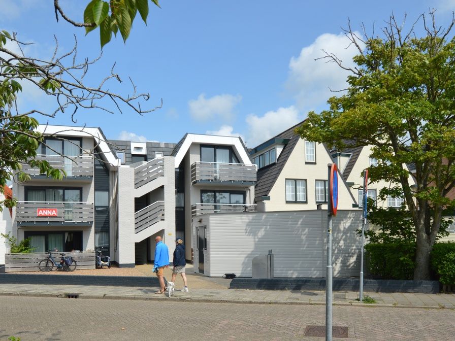 Apartments Anna - Sun in De Koog, Texel, offers a modern exterior with balcony and green surroundings on the Wadden Islands.