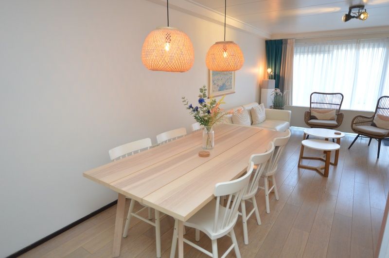 Spacious dining room with wooden table in Apartments Anna - Sun, De Koog, Texel, ideal for family dinners.