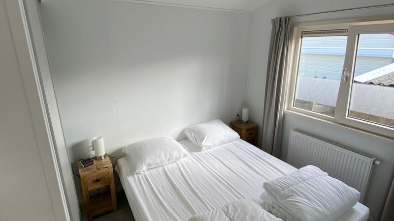 Master bedroom in Chalet Bregkoog 154, De Koog, Texel, with comfortable double bed.