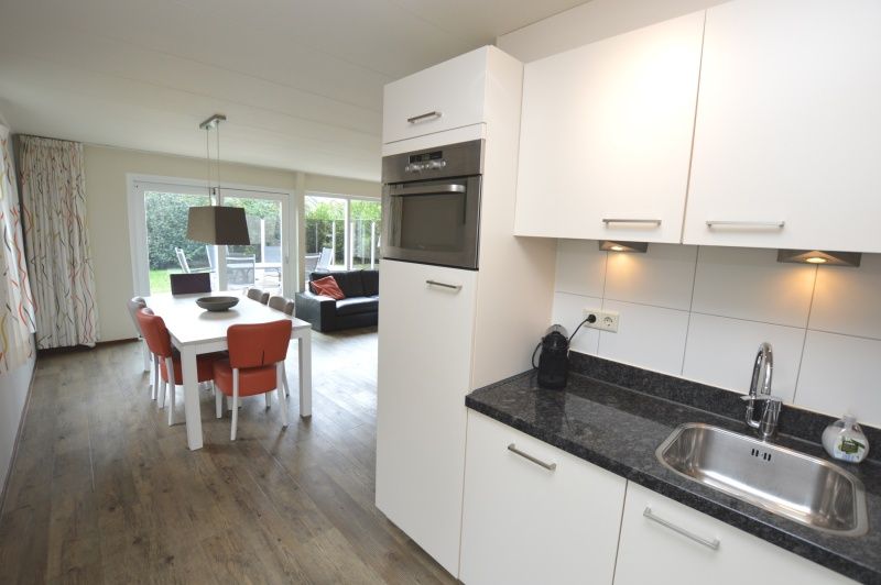 Kitchen and dining area of Holiday home Stappeland 76, De Koog, Texel with lots of light.