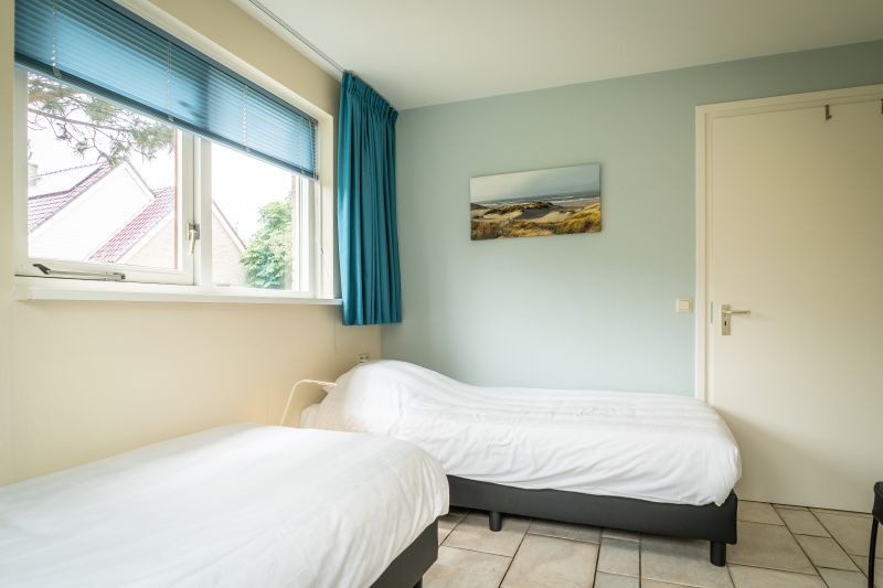 Bedroom in Villa 6 persons, De Koog, Texel. Two single beds and a quiet ambiance in this vacation home on the Wadden Islands.