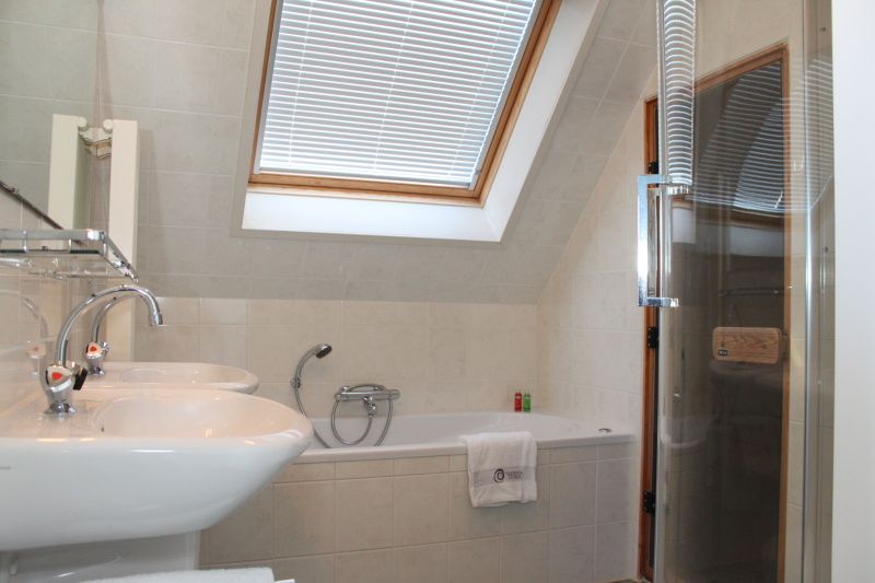 Luxury bathroom in Villa 6 persons, De Koog, Texel. Equipped with bath and shower for relaxation on the Wadden Islands.