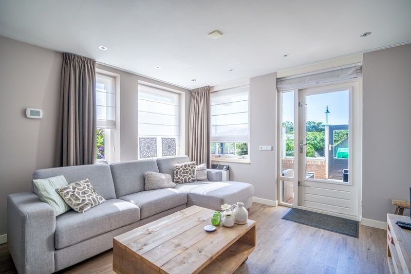 Bright living room of Apartment Juliana 034 Eilandzicht, De Koog, Texel with spacious seating area and access to the terrace.