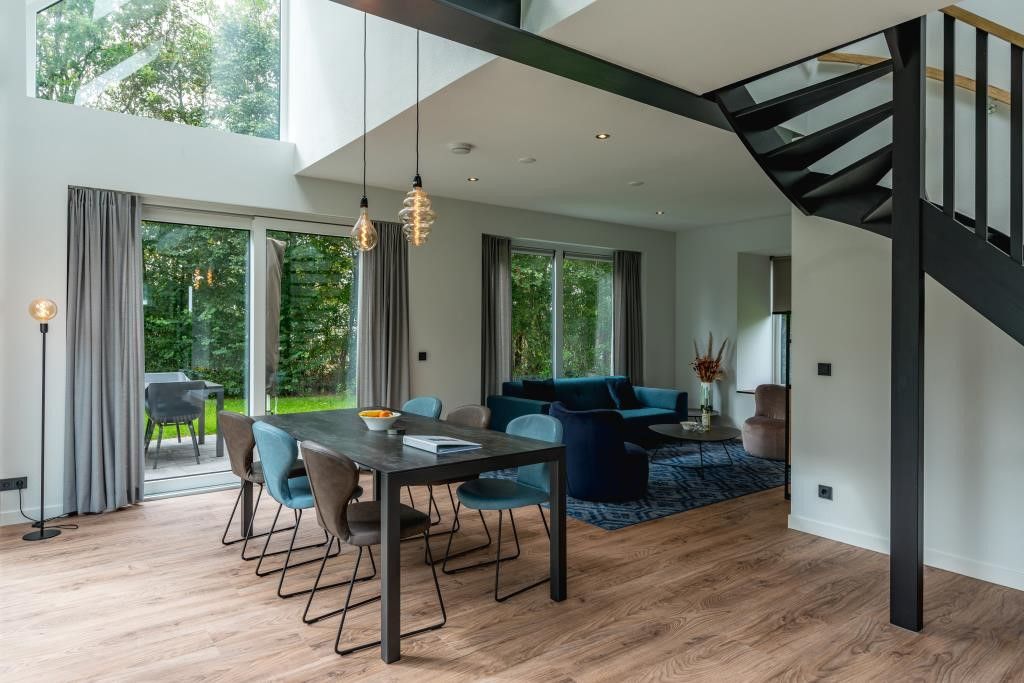 Offener Wohnraum im Ferienhaus 35 - 8A Blauwborst - BLV Kleingartenanlage Nr. 3 in De Koog, Texel, mit viel Licht.