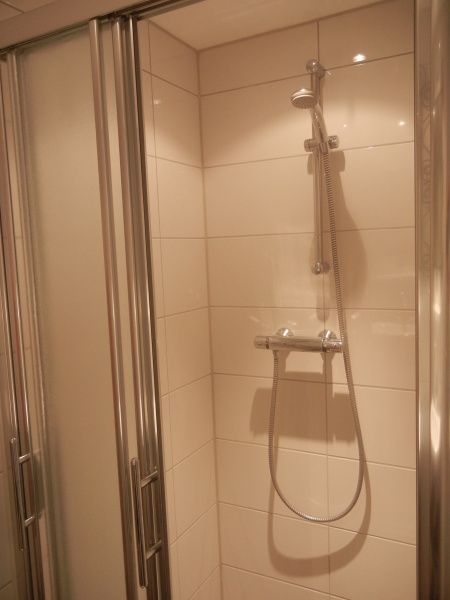Luxusdusche im Ferienhaus 2, De Koog, Texel fuer ein erfrischendes Erlebnis.