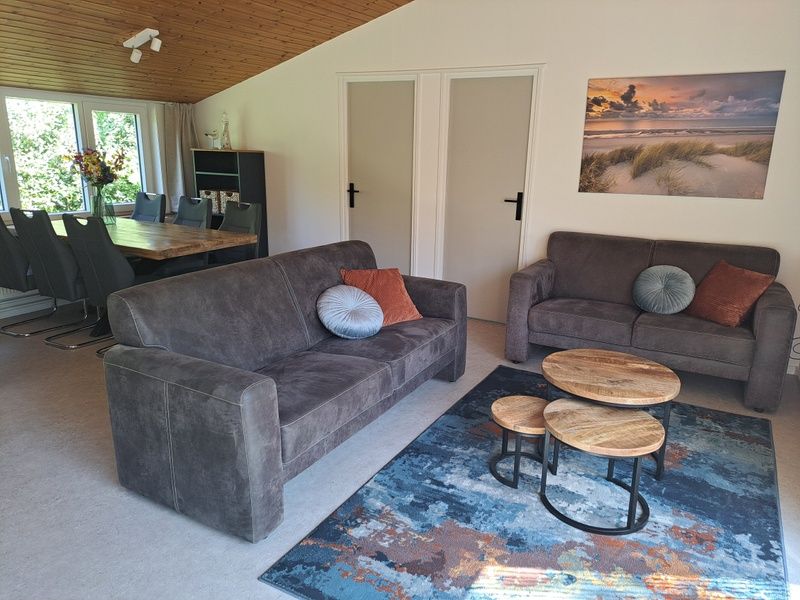 Cozy sitting area in vacation home Hoog Koog 10, Bungalowpark Hoog Koog, De Koog, Texel with comfortable sofas.