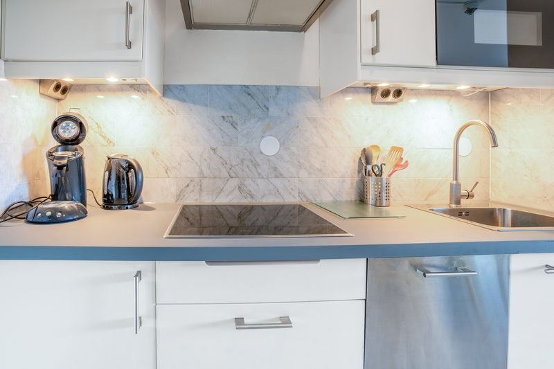 Fully equipped kitchen in Apartment Juliana 068 Island and Sea View, De Koog, Texel with modern appliances.