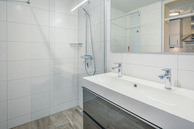 Stylish bathroom in Apartment Juliana 068 Island and Sea View, De Koog, Texel with modern shower.