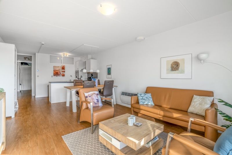 Offene Kueche und Essbereich im Apartment Juliana 052 Insel- und Meerblick, De Koog, Texel.