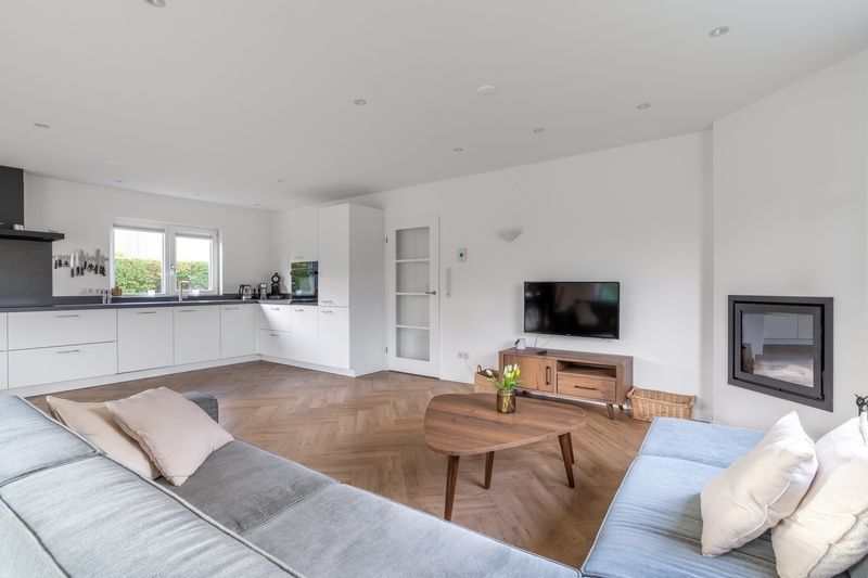 Open kitchen and living room at Stappeland 197, vacation home De Koog, Texel with modern amenities.