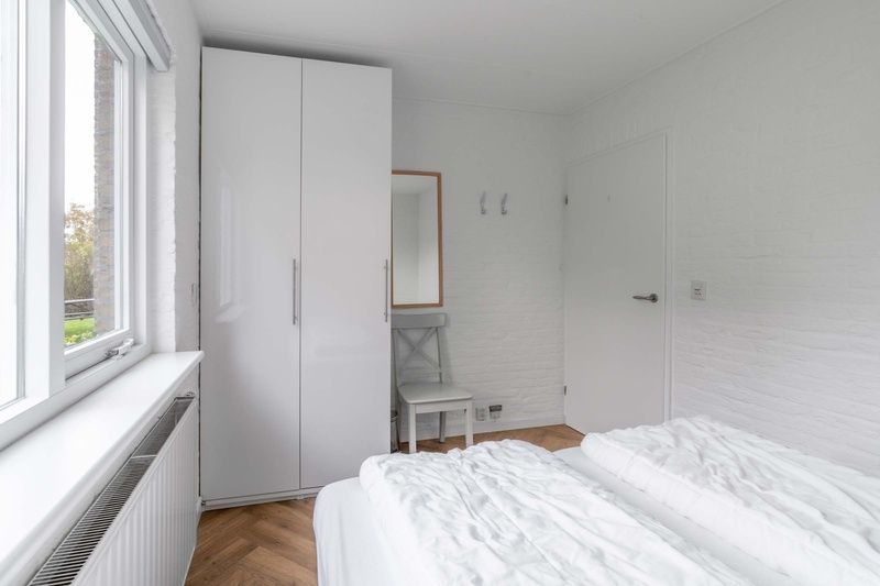 Bright bedroom in Stappeland 197, vacation home De Koog, Texel overlooking garden.