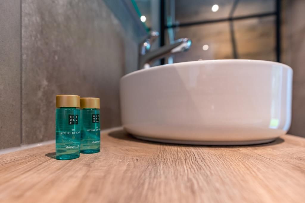 Rituals Produkte im Badezimmer von 36 - 12 Buntspecht - BLV Kleingartenanlage Nr. 4, Texel.