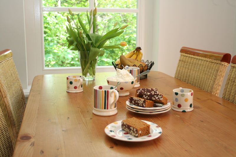 Cozy dining area in Pauwenhof Texel, De Koog with delicacies and flowers.