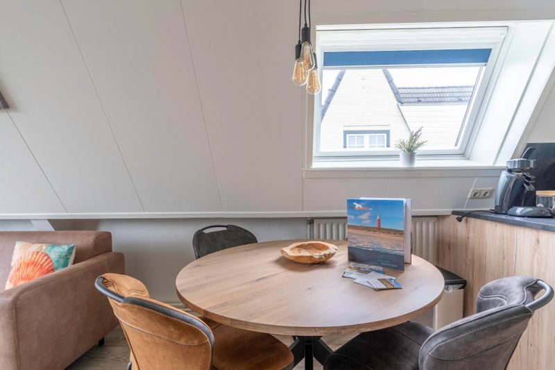 Essecke mit viel Tageslicht in Appartement Anna 224, Texel, Watteninseln.