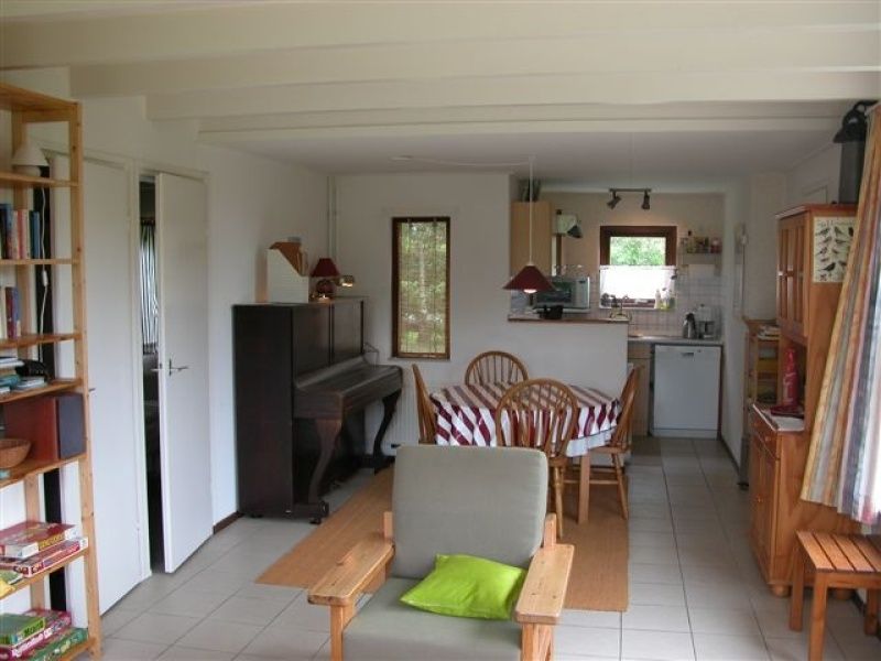 Cozy indoor area of Bungalow Oud Vredelust 75 in De Koog, Texel with dining area.