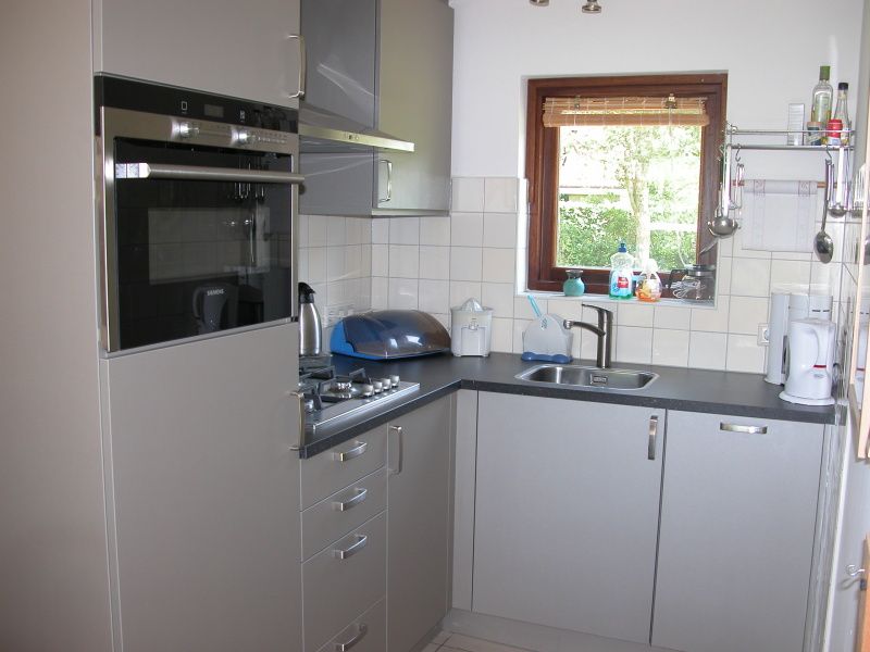 Modern kitchen in Bungalow Oud Vredelust 75, De Koog, Texel, fully equipped.