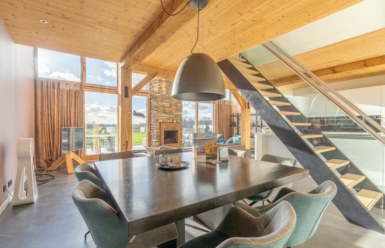 Dining area with lots of light in Holiday home in De Koog Texel, offers a beautiful view of the Wadden Islands.