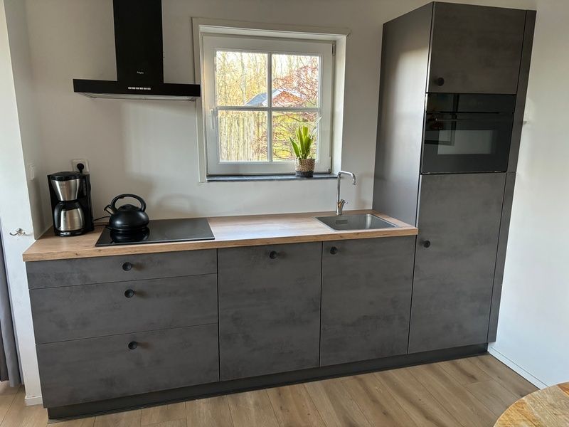 Modern kitchen in vacation home Stormvogel, De Koog, Texel with sleek gray cabinets.