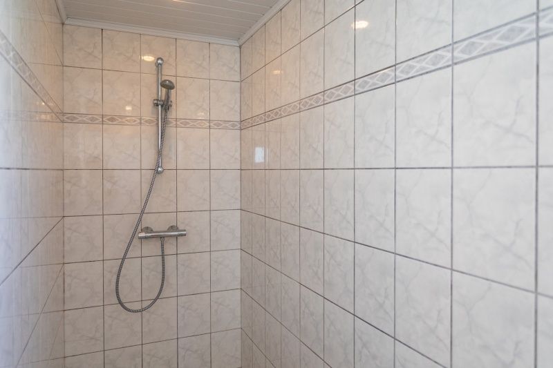 Modern bathroom with walk-in shower in Bungalow 2, vacation home in De Koog, Texel, Wadden Islands.