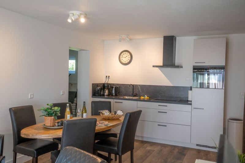 Modern kitchen in Bungalow 2, De Koog, Texel, with all the necessary appliances for a comfortable stay.