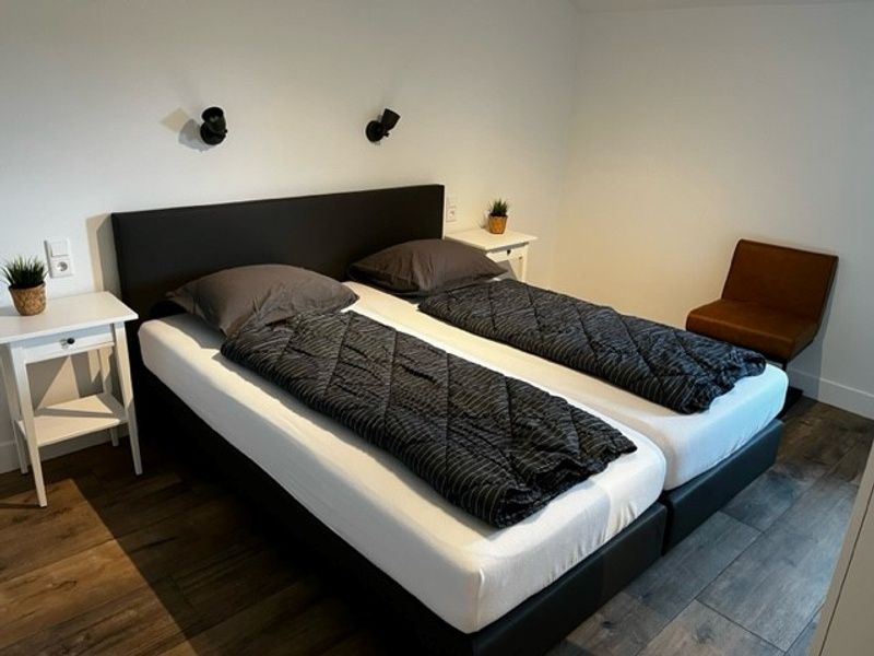 Attractive bedroom in Bungalow 2, De Koog, Texel, with comfortable beds and restful furnishings.