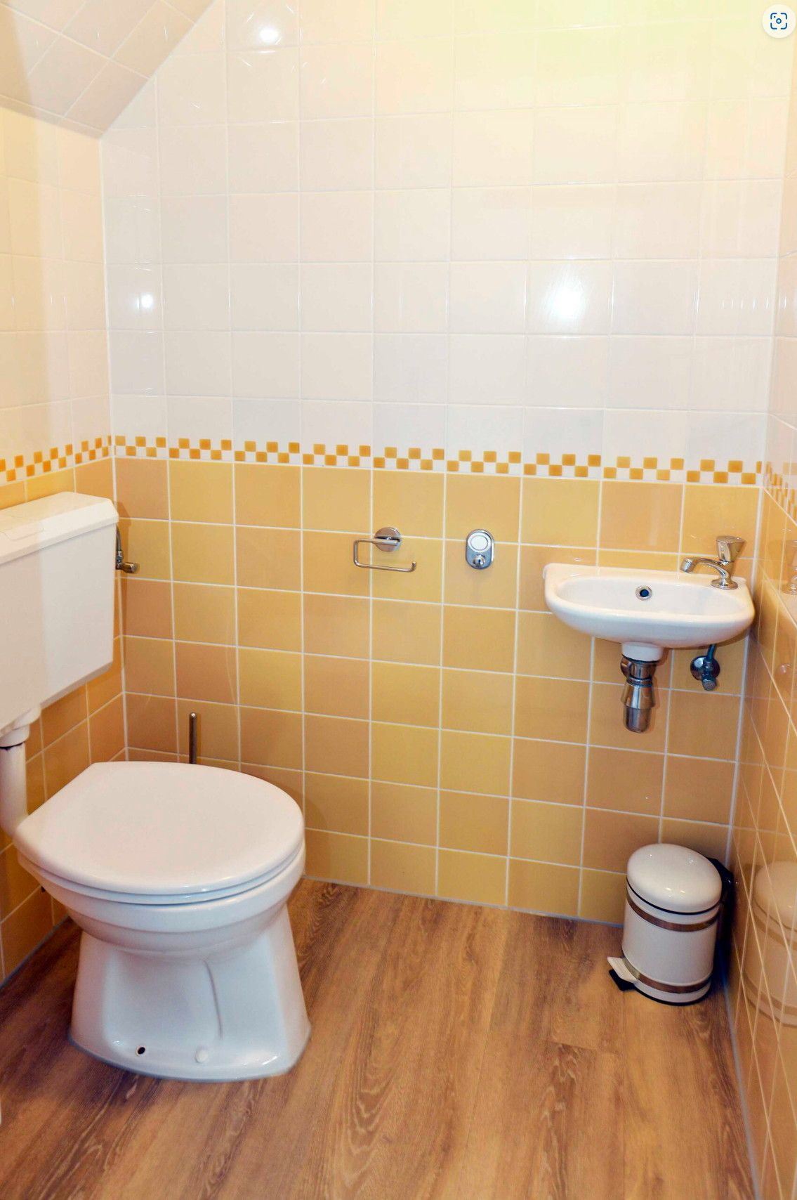 Aussenansicht von 't Mienthuis, Ferienhaus De Koog, Texel, umgeben von schoener Natur.