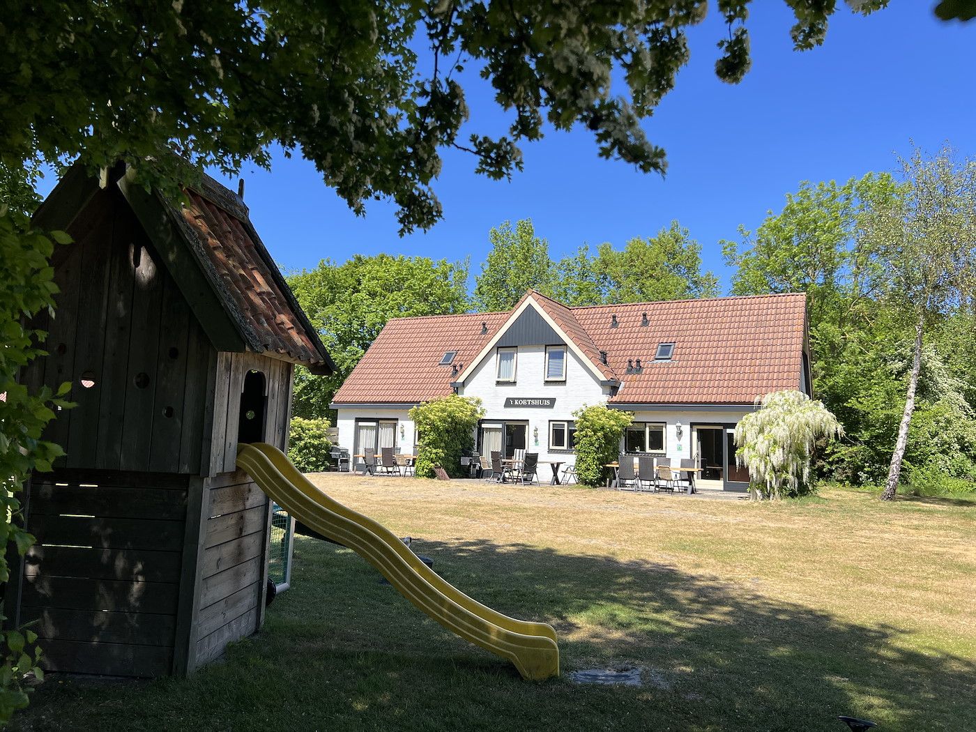Koetshuis 3 vacation home in De Koog, Texel with garden and playhouse in green surroundings.
