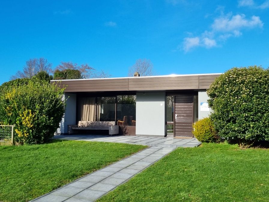 Orchismient 20 vakantiehuis in De Koog Texel met moderne uitstraling en groene tuin.