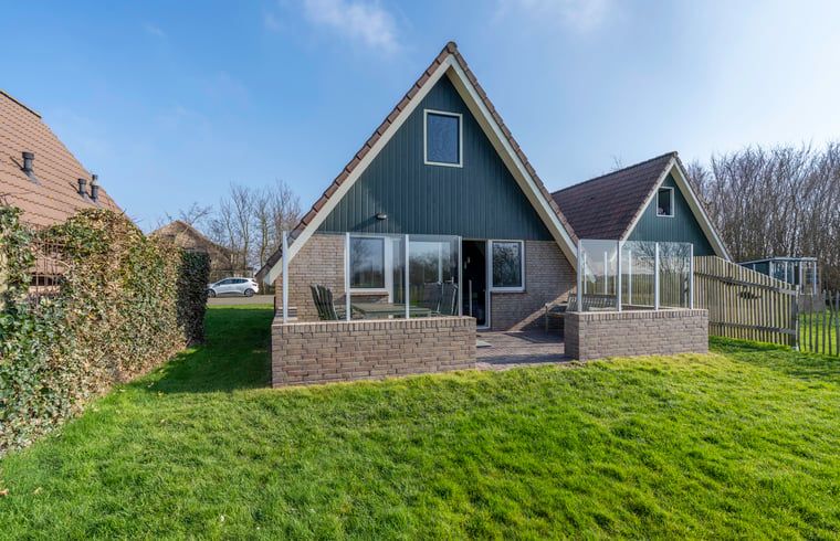 Ferienhaus in De Waal, Texel, mit grossem Garten und moderner Architektur, ideal fuer einen entspannten Aufenthalt auf den Watteninseln.