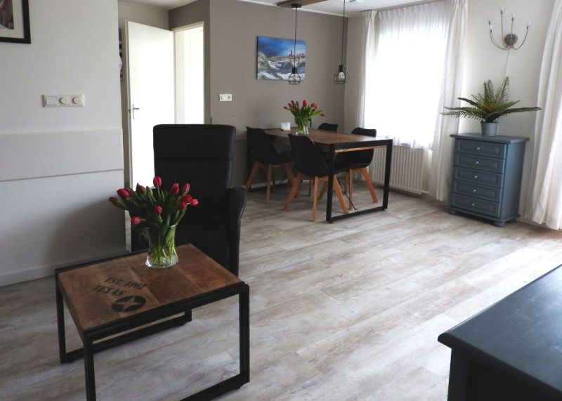 Das Esszimmer im Bungalow 0983, Den Burg, Texel, bietet einen gemuetlichen Raum fuer Mahlzeiten waehrend Ihres Aufenthalts auf den Watteninseln.