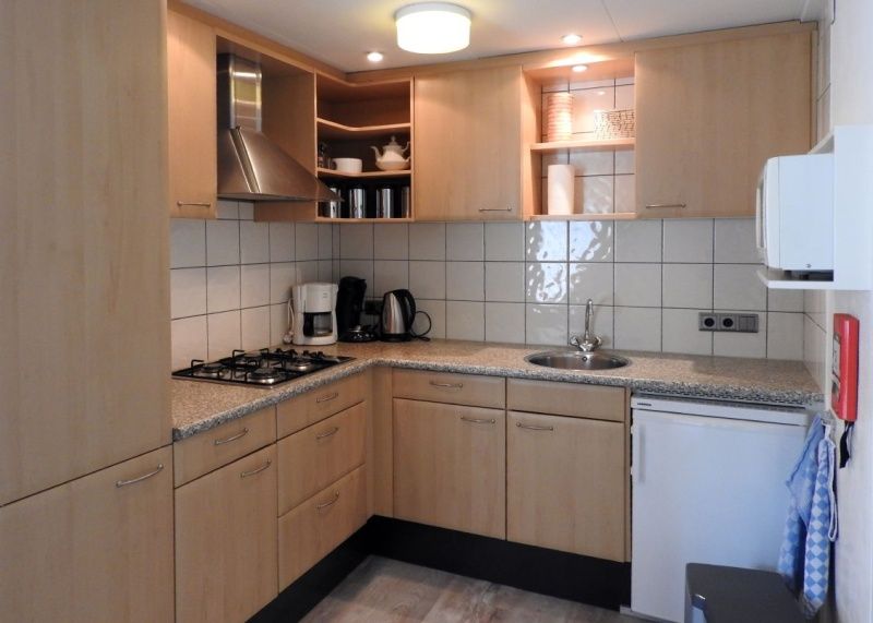 Voll ausgestattete Kueche im Bungalow 0983, Den Burg, Texel, ideal fuer Selbstversorgerferien auf den Watteninseln.