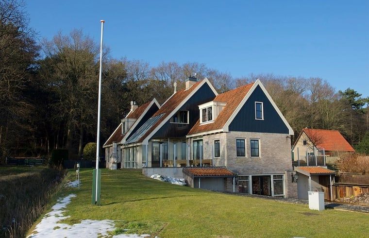 Cottage in Den Burg, vacation home with spacious garden and wooded area on Texel, Wadden Islands.